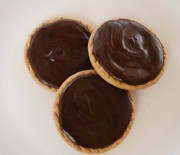 Μπισκότα βουτύρου με μαλακό γλάσσο σοκολάτας