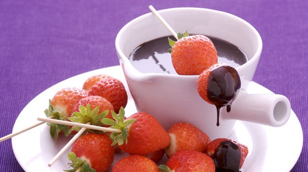 Πανεύκολο fondue σοκολάτας με 2 μόνο υλικά, της στιγμής σε 2 κινήσεις