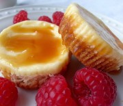 Mini cheesecakes με ανθότυρο και σιρόπι καραμέλας με μέλι