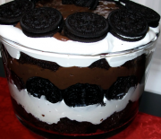 Trifle με κρέμα, σοκολάτα και μπισκότα όρεο