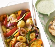Ψητά λαχανικά με κάρυ & σως γιαουρτιού με κόλιανδρο