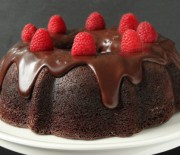 Σοκολατένιο κέικ με γλάσο σοκολάτας νηστίσιμο