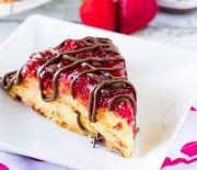 Κέικ γιαουρτιού με γλάσο φράουλας και σιρόπι Nutella’s