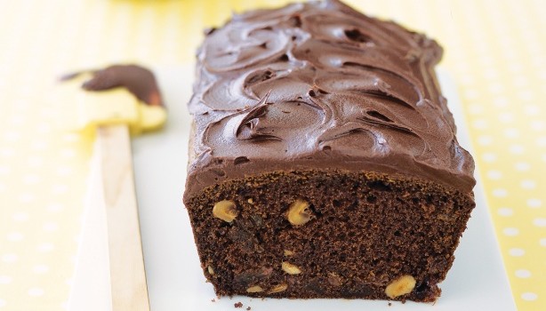 Σοκολατένιο κέϊκ με σταφίδες και φουντούκια