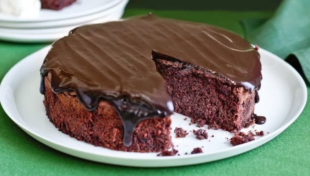 Κέικ σοκολάτας με βατόμουρα