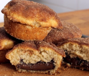 Muffins με κανέλα γεμιστά με Nutella (Video)