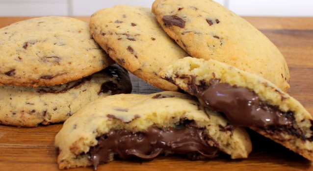 Cookies με σταγόνες σοκολάτας και γέμιση Nutella (Video)