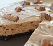 Cheesecake με σοκολάτα Mars και βάση με μπισκότα oreo, χωρίς ψήσιμο