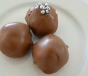 Τρουφάκια με σοκολάτα Snickers με 3 υλικά