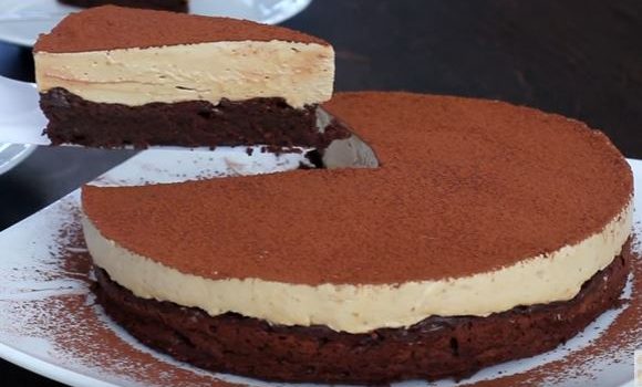 Σοκολατένιο κέικ χωρίς αλεύρι με Μους Καφέ (Video)
