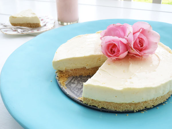 Πανεύκολο cheesecake με ζαχαρούχο γάλα και άρωμα λεμονιού