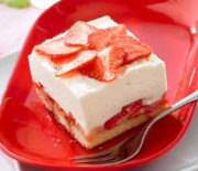 Δροσερό cheesecake λεμονιού με φράουλες