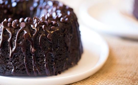 Το απόλυτο κέικ με τριπλή σοκολάτα
