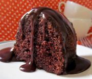 Σοκολατένιο κέικ με γλάσο σοκολάτας νηστίσιμο