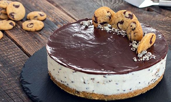 Cheesecake με σπιτική βάση cookie με σταγόνες σοκολάτας (Video)
