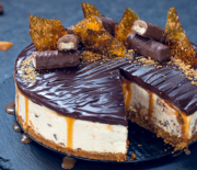Cheesecake με σοκολάτα Twix χωρίς ψήσιμο (Video)