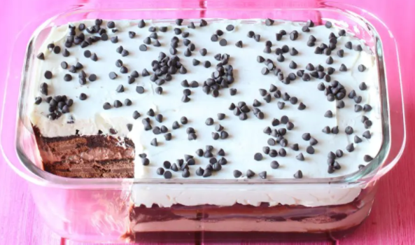 Μπισκοτογλυκό ψυγείου με cheesecake και γκανάς σοκολάτας