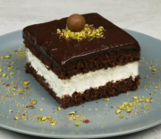 Ανάλαφρο σοκολατένιο γλύκισμα με ινδοκάρυδο (Video)