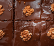 Καρυδόπιτα εύκολη με σοκολάτα (Video)