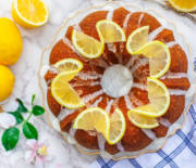 Κέικ λεμονιού πανεύκολο με λεμονάτο γλάσο (Video)