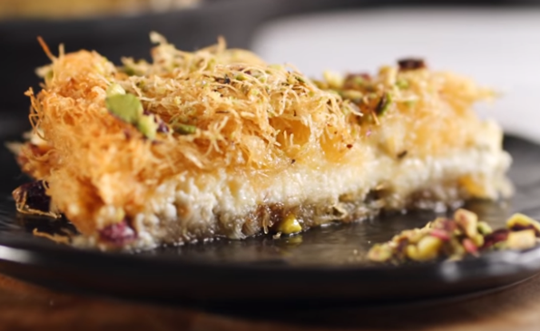 Κιουνεφέ με κρέμα τυρί και φιστίκια Αιγίνης (Video)