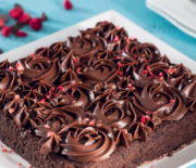 Κέικ σοκολάτας χωρίς αλεύρι με γκανάς σοκολάτας (Video)