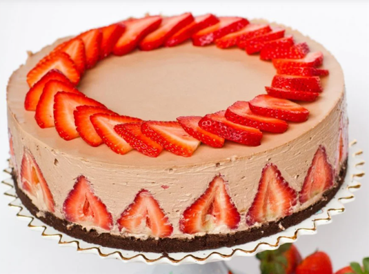 Cheesecake πραλίνας με φράουλες χωρίς ψήσιμο (Video)