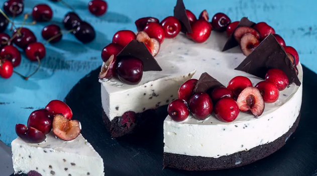 Τούρτα παγωτό με κεράσια και σοκολάτα (Video)