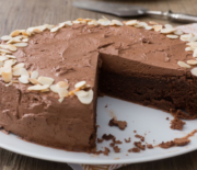 Λαχταριστό κέικ σοκολάτας χωρίς γλουτένη (Video)