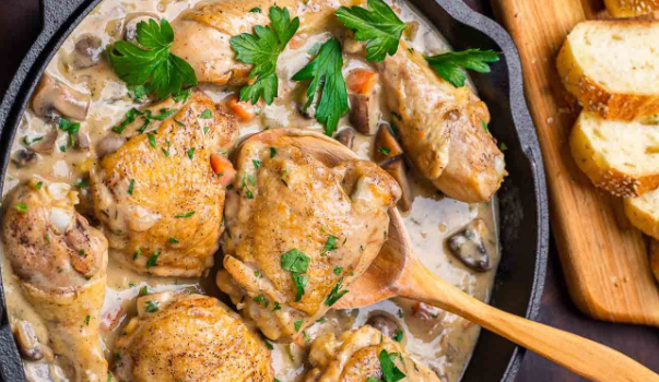 Κοτόπουλο σε υπέροχη σάλτσα λαχανικών και μυρωδικών