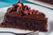 Κέικ σοκολάτας χωρίς αλεύρι με γκανάς σοκολάτας (Video)